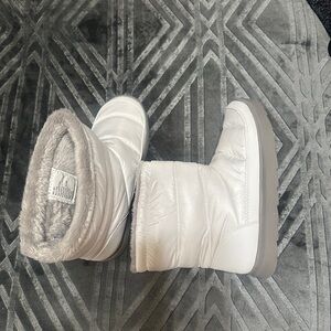 Kohl's White and Gray Winter Boots